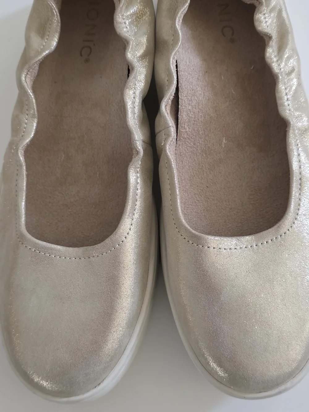 Vionic gold slip